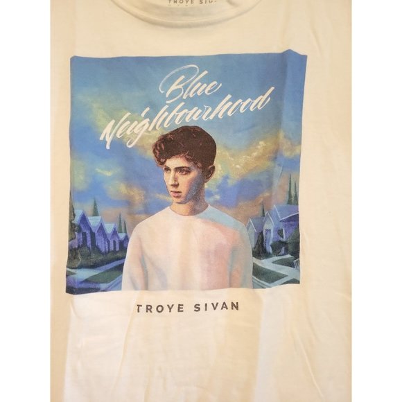 T-Shirt - Picture 2 of 4